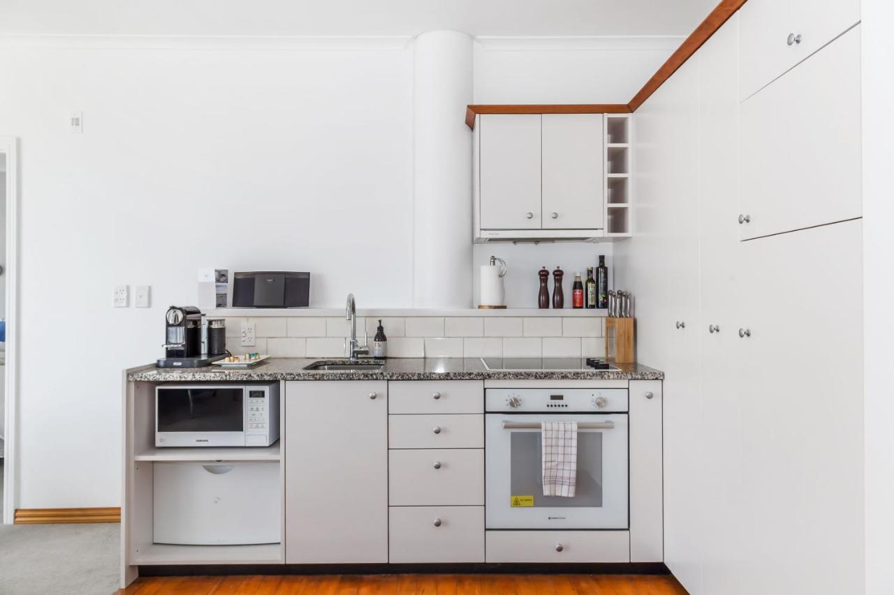 Waterfront Two Bedroom Apartment; Great Location! Окленд Экстерьер фото